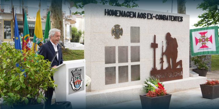 Lousado Inaugurou Memorial em Homenagem