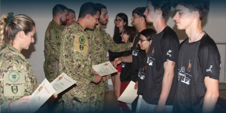 Jovens de Famalicão Vivem Experiência Imersiva no Regimento