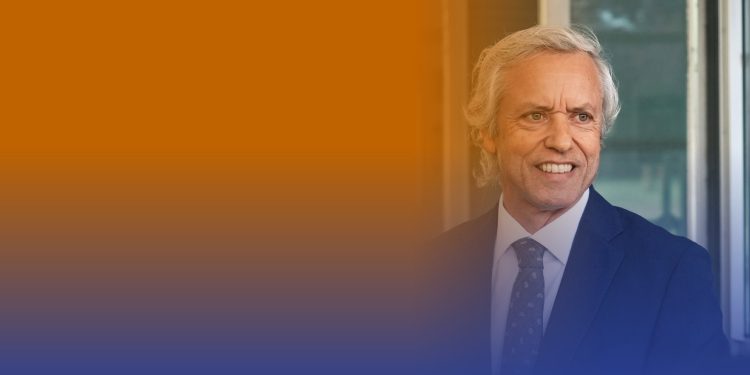 PSD fecha fileiras em torno de Mário Passos