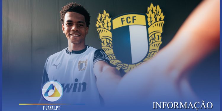 Víctor Rofino é reforço do FC Famalicão