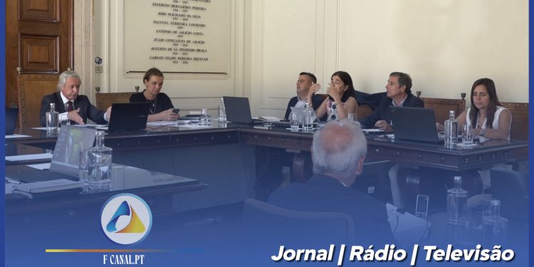 Reunião do executivo e oposição em Famalicão