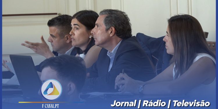 Reunião do executivo e oposição em Famalicão