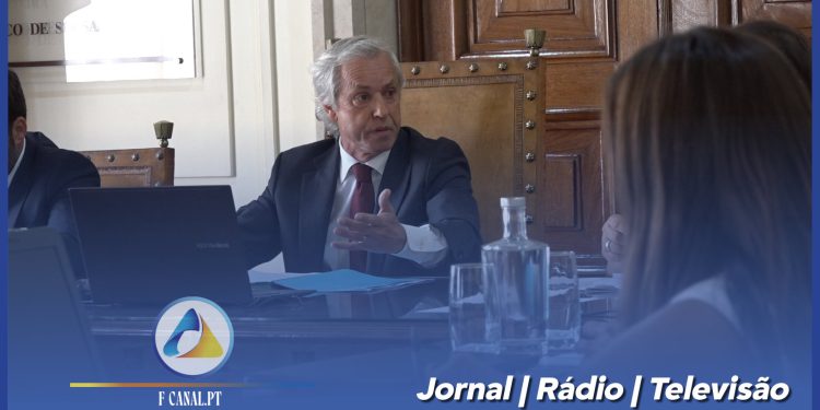 Reunião do executivo e oposição em Famalicão