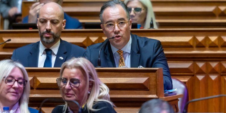 CHEGA questiona Governo